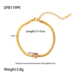Detail of 18k gold plated flat snake chain bracelet with pink heart-shaped zircon charm