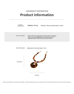 Détails du pendentif léopard avec perles en bois et mesures de taille du collier