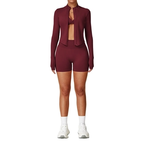 Damen 3-Teiler Yoga-Set in Burgund mit Jacke, Sport-BH und figurbetonten Shorts