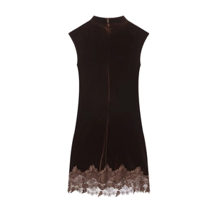 Élégante robe sans manches en velours marron foncé avec bordure en dentelle