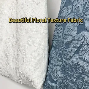 Sac fourre-tout minimaliste en jacquard rose beige et bleu avec texture florale en relief