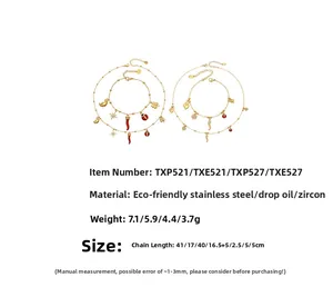 Détail de collier et bracelet en acier doré avec breloques coccinelle en émail et étoiles
