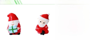 Detail showing resin Santa Claus miniatures with dimensions 4.5x3.8cm for micro landscapes