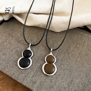 Retro Gourd Pendant Necklace With Leather Inlay And Alloy Frame Ethnic Style Long Sweater Chain For Women Elegant
