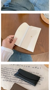 Details zur schlanken PU-Ledergeldbörse mit Magnetverschluss und Kartenfächern in Beige