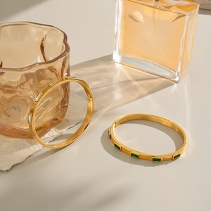 Bracelets chic en acier inoxydable doré 18 carats avec zircon et gemme émeraude