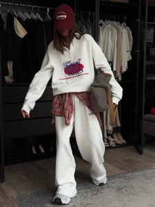 Ensemble 2 pièces pour femme avec sweat à demi-zip brodé et jogging à jambes larges