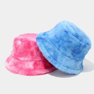 Chapeaux bob d'hiver en peluche tie-dye bleu et rose avec texture douce en fausse fourrure