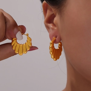 Minimalist gold-plated U-shaped hoop earrings with textured wavy shell design for women