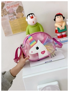 Detail of pink metallic unicorn crossbody bag with rainbow sequins and mesh mane for girls