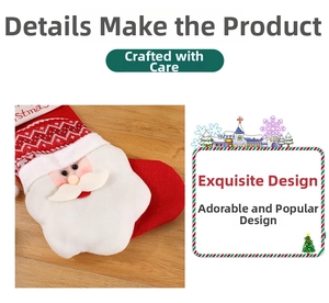Détail de la chaussette de Noël en tricot rouge avec un père Noël 3D et bordure en fourrure