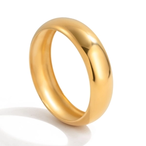 Klassischer minimalistischer Ring aus 18K vergoldetem Edelstahl mit polierter Oberfläche