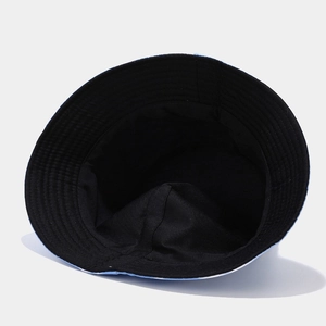 Cappello a secchiello nero reversibile con cuciture resistenti e cotone per protezione solare
