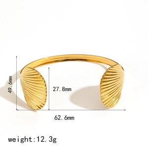 Elegant 18k gold starfish shell cuff bracelet in stainless steel for beach fashion
