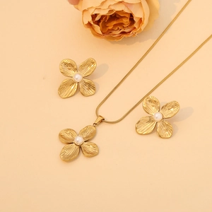 Elegant gold flower necklace and stud earrings set with pearls and snake chain
