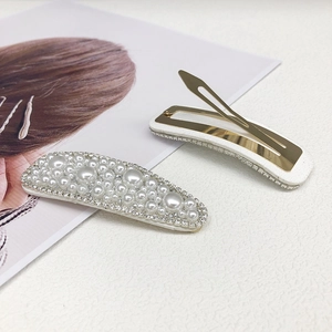 Elegant 3-piece pearl hair clip set with rhinestones and golden metal spring clasp details