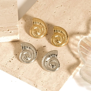 Orecchini a Bottone a Spirale in Acciaio Inossidabile a Forma di Conchiglia Per Donna Stile Oceano Oro 18K PVD Gioielli