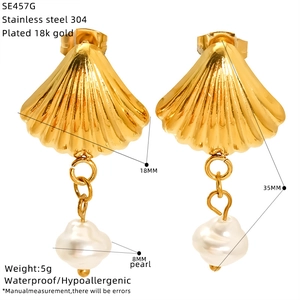 Detailed size chart for 18k gold plated seashell earrings with baroque pearls