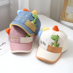 Süße Cartoon-Dinosaurier-Baseballkappen für Kleinkinder in Blau Rosa und Beige als Sonnenschutz