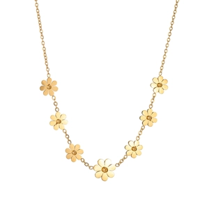 Détail d'un collier pendentif marguerite dorée en acier inoxydable de qualité pour femme