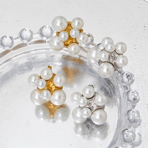 Elegant stainless steel pearl cluster stud earrings in gold and silver finishes