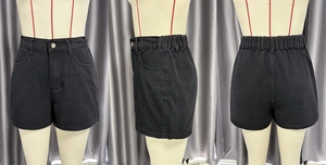 Detailansicht der schwarzen Jeans-Shorts mit hoher Taille und elastischem Bund hinten