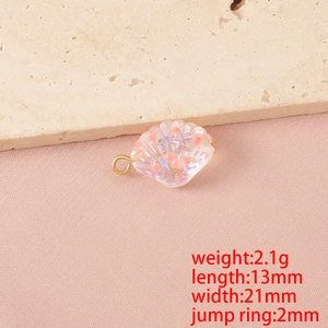Dettaglio macro del ciondolo a conchiglia in vetro 13x21mm con dimensioni tecniche