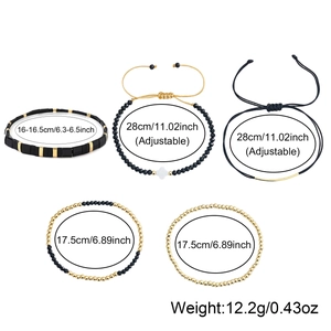 5-teiliges Boho-Perlenarmband-Set in Schwarz und Gold mit Kleeblatt- und Kreuzanhänger