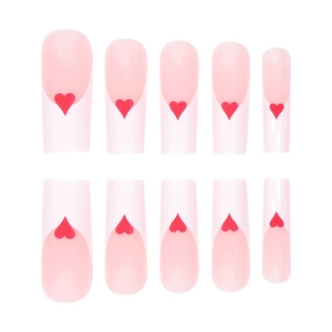 Faux ongles French manucure rose et blanc avec motif cœur rouge, forme cercueil
