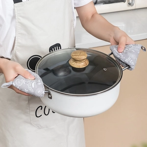 Japanese style gray triangle heat resistant pot handle cover and potholder for kitchen use