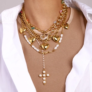 Collana a strati in acciaio inossidabile 18K con ciondoli a cuore e croce di perle da donna
