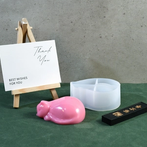 Detailed view of DIY silicone mold and sleeping cat resin pen holder with high gloss finish