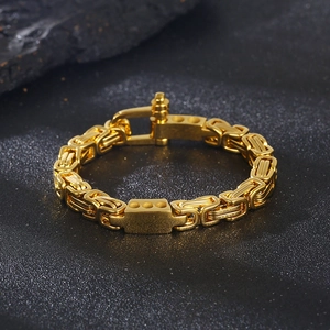 Detail of golden Byzantine chain bracelet featuring a U-shape horseshoe clasp and metal link
