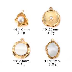 Detailed size specifications of golden pearl and shell pendants in various geometric shapes
