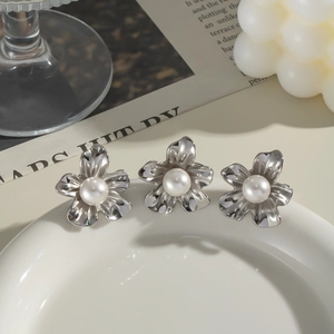 18K gold-plated stainless steel pearl flower earrings displayed on a white decorative plate