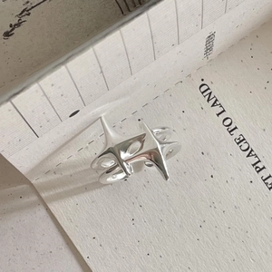 Close-up of polished S925 sterling silver star ring with edgy geometric spikes