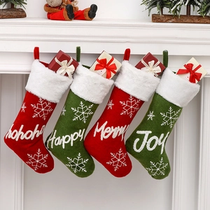 Christmas Stockings Plush Cuff Snowflake Embroidery Xmas Fireplace Hanging Decorations Party Gift Bag Red Green
