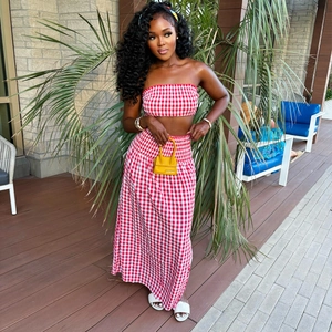 Rotes Gingham-Zweiteiler-Set mit Schlauchoberteil und Maxirock mit hoher Taille für den Urlaub