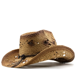 Détails de la texture tissée et de la finition ombrée sur le bord d'un chapeau de paille