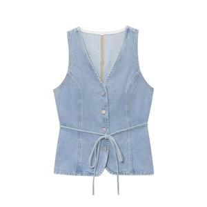 Gilet en jean bleu clair pour femme avec col en V, boutons et cordon de serrage à la taille