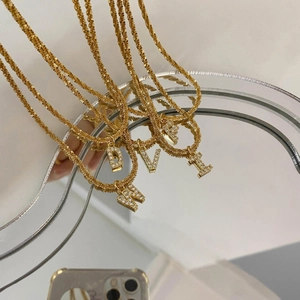 Collier Pendentif Lettre Initiale en Acier Inoxydable Scintillant Incrusté de Zirconium Ton Or Bijoux pour Femme Cadeau