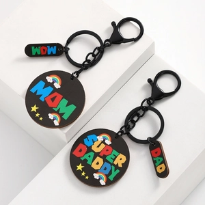 Wooden Mother's Day Father's Day Keychain Colorful MOM DAD Super Daddy Letter Rainbow Print Wood Key Ring For Parents Gift