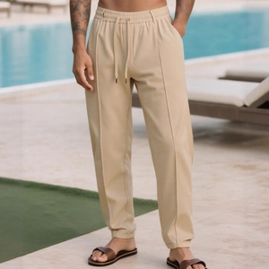 Pantaloni casual da uomo color cachi con coulisse in vita elastica e vestibilità dritta