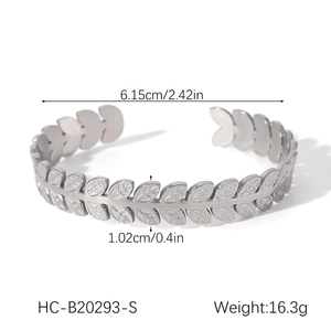 Detail view of silver leaf pattern bracelet with precise size and weight measurements