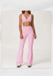 Ensemble de yoga rose deux pièces avec brassière col V et legging évasé taille haute