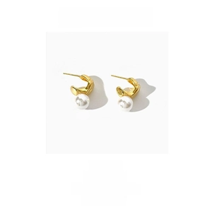 Vue détaillée de boucles d'oreilles perles plaquées or 18 carats avec dimensions