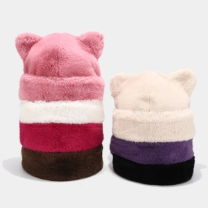Bonnets en fausse fourrure avec oreilles de chat en plusieurs couleurs pour l'hiver