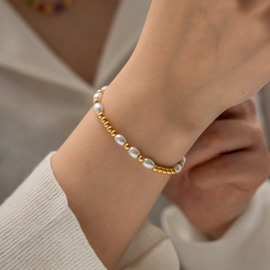18K gold plated titanium bracelet with elegant white glass pearls and golden beads