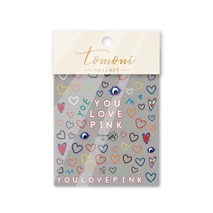Détail d'autocollants 3D pour ongles avec cœurs colorés et texte artistique modèle TO-505