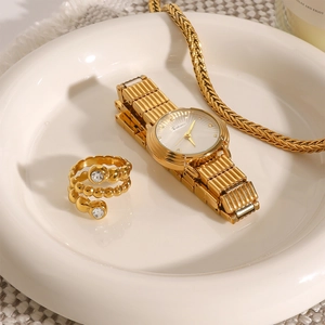 Ensemble élégant montre en acier doré 18k et bague en zircon pour femme style minimaliste